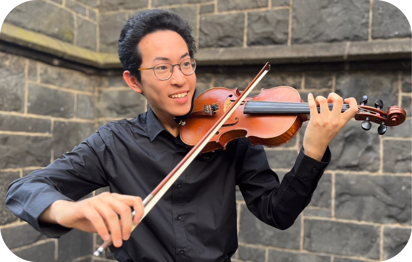 Violinist posing.